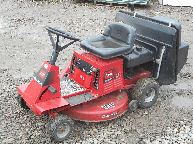 lot 2 image: Toro Recycler Wheel Horse 11-32 Rid...