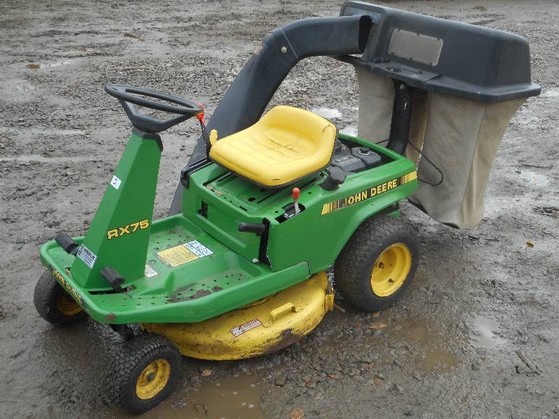 lot 3 image: John Deere RX75 Riding Lawn Mower, ...