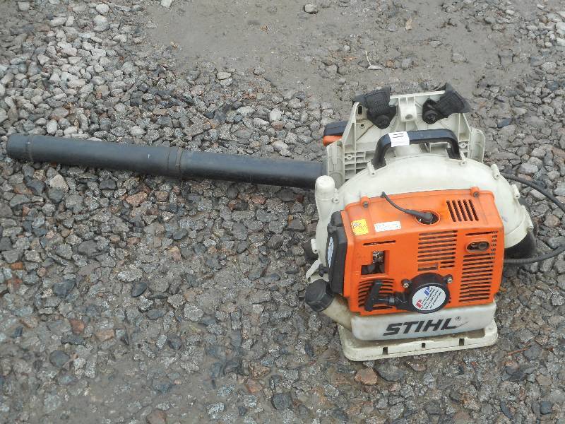 lot 11 image: Stihl Backpack Blower BR-400, Wont ...