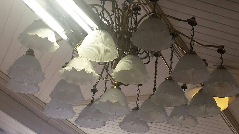 Newcastles Theatre Royal Antique Arm Brass 18-Light Chandelier w Shades