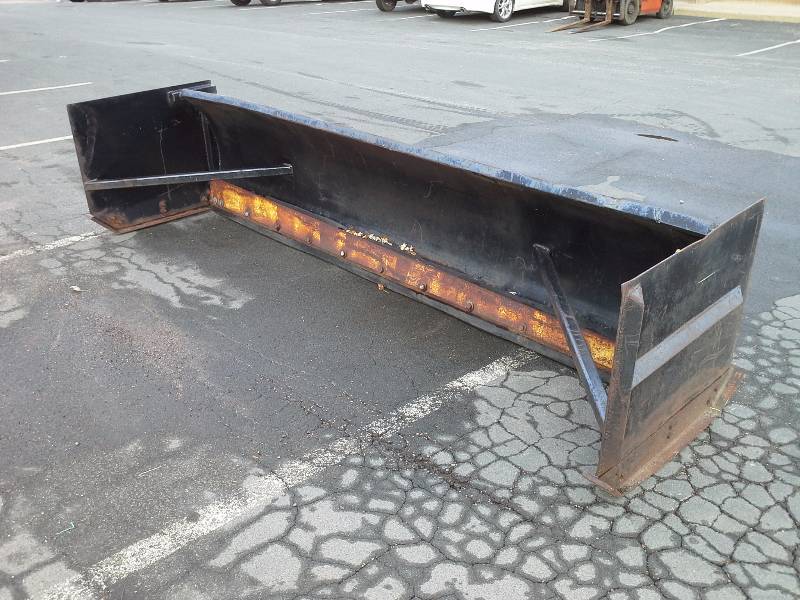 lot 4 image: 11.5 Snow Pusher (Skid Steer)