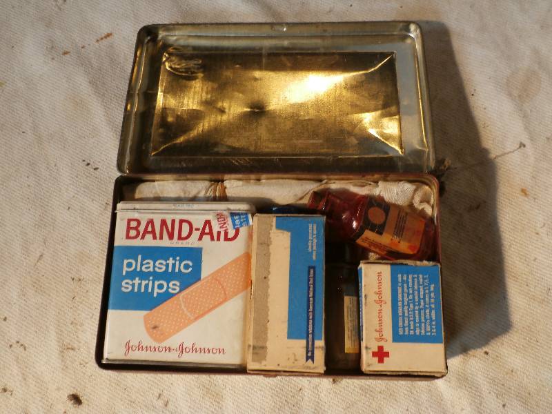 lot 17 image: First Aid Kit in Old Metal Box