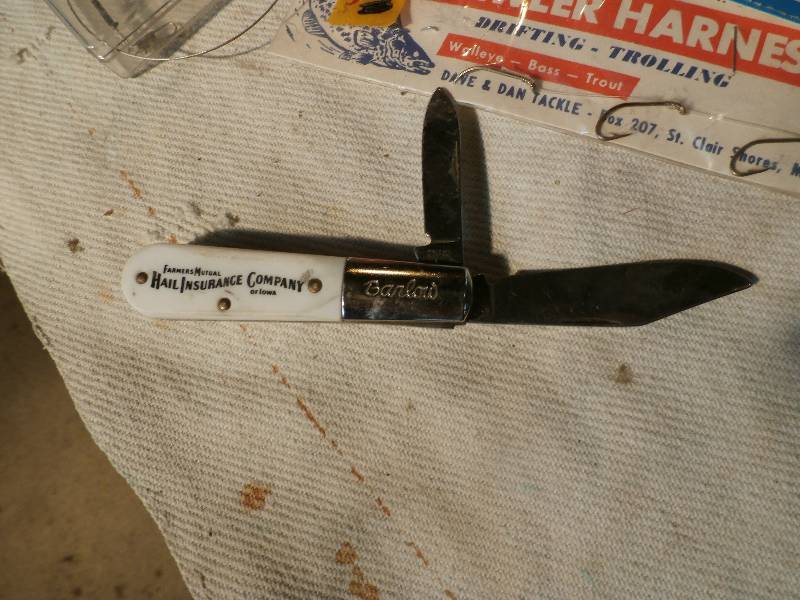 lot 35 image: Unco Aluminum Tackle Box wContents