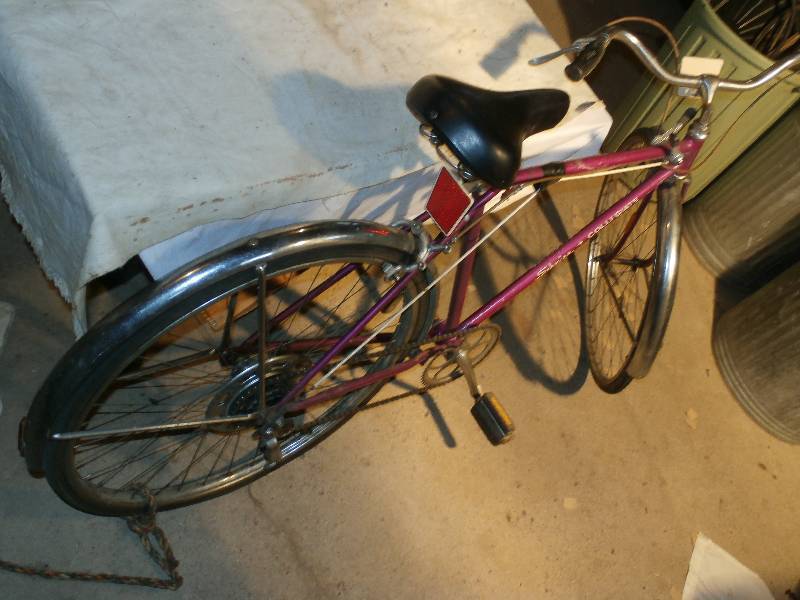 lot 55 image: Schwinn Collegiate Bicycle