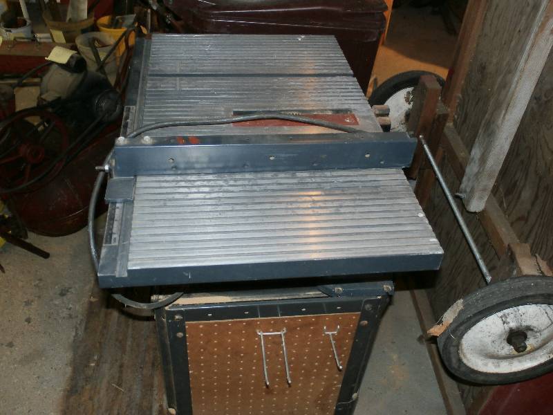 lot 56 image: Skil Table Saw wFence & Safety Shields