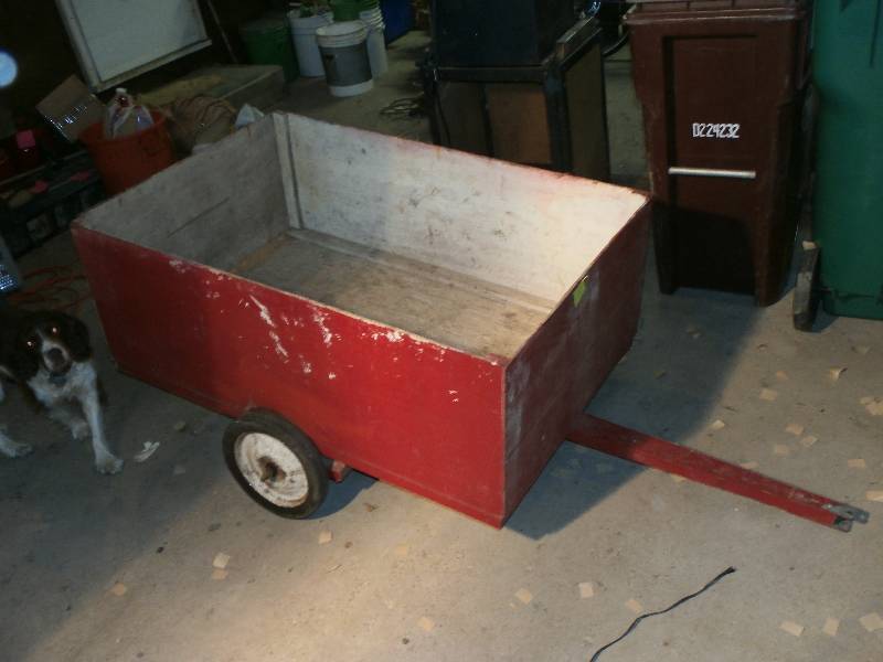 lot 61 image: 2-Wheel Garden Cart