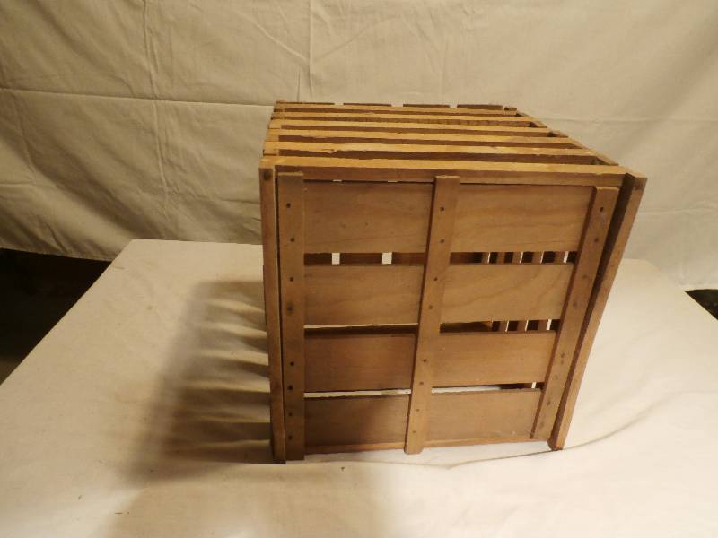 lot 62 image: Humpty-Dumpty Collapsible Egg Crate