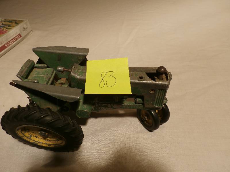 lot 83 image: Old John Deere Metal Toy Tractor-Broken Hood