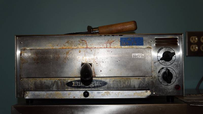 Biaggia Toaster Oven w Pizza Cutter