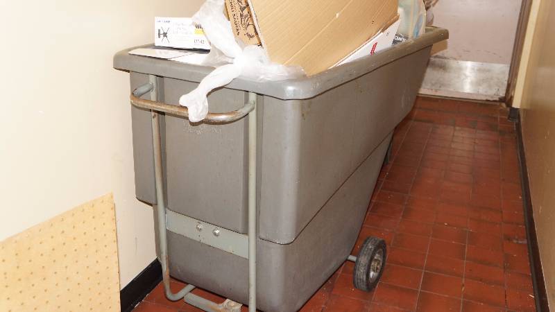 Trash Hauler on Wheels