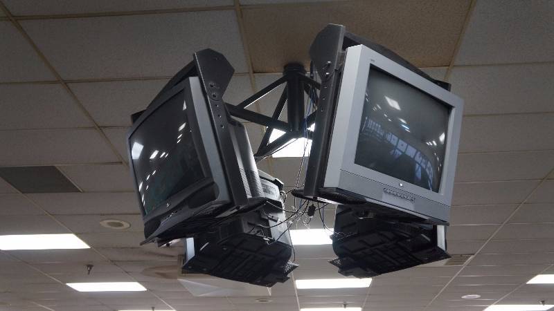 Lot of 4 28 TVs and Mounting Hardware