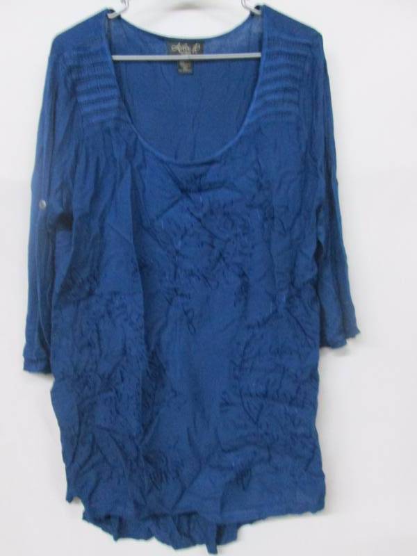 lot 99 image: Lola P Womens Embroidered Top