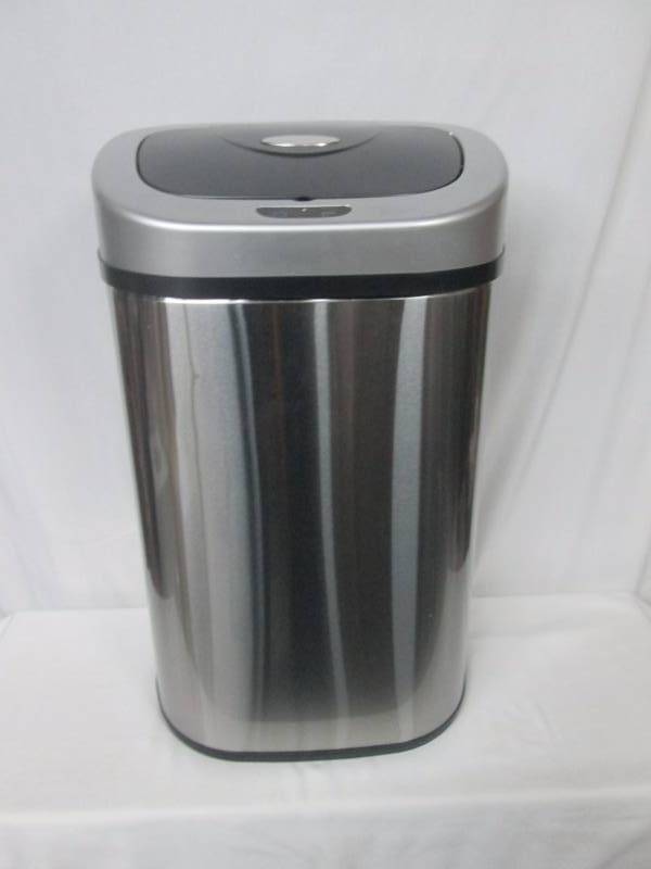 lot 31 image: Nine Stars 21-Gallon Motion-Sensor Trash Can