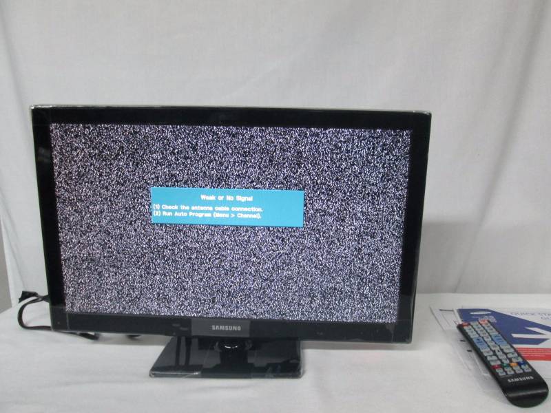 lot 15 image: Samsung 19 720p LED TV