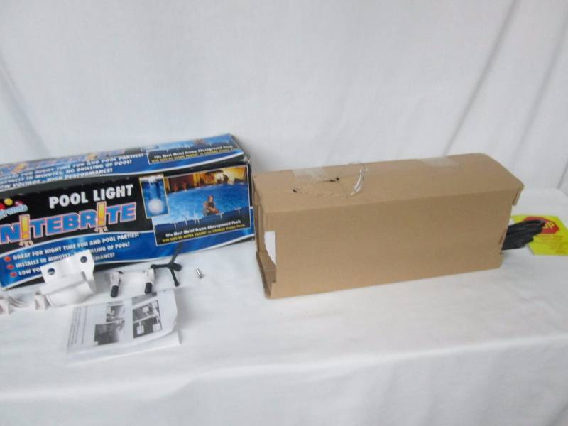 lot 40 image: Nitebrite Underwater Light for Metal-Frame Pools