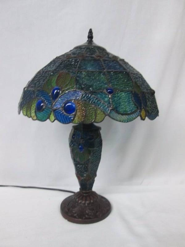 lot 23 image: River of Goods Vivaldi Double-Lit Lamp - Peridot