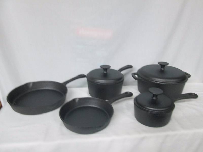 lot 34 image: Chefs Mark 8-pc. Cast Iron Cookware Set