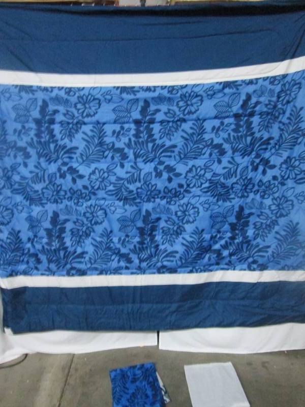 lot 89 image: Alcove Jacqueline Comforter Set - Queen