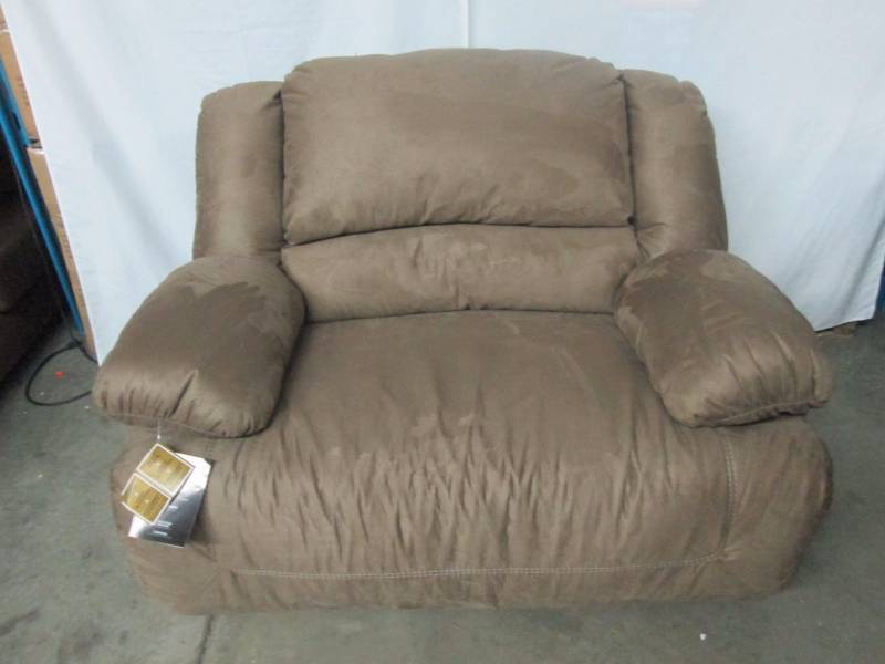lot 4 image: Ashley Wide Zero Wall Recliner