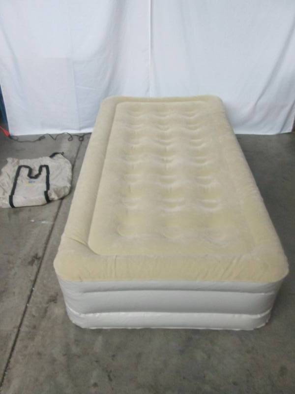 lot 51 image: Serta Queen 16 Raised Airbed - Twin