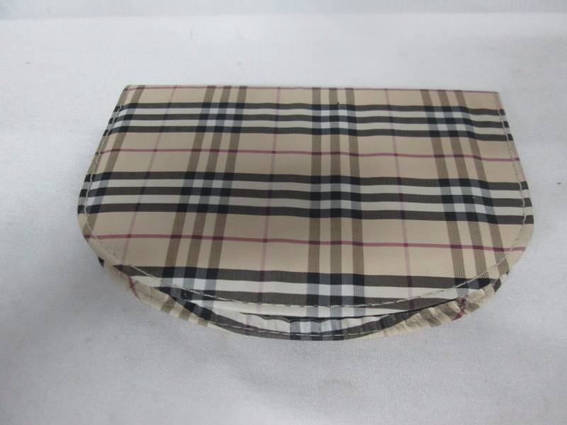 lot 86 image: Plaid Manicure Set