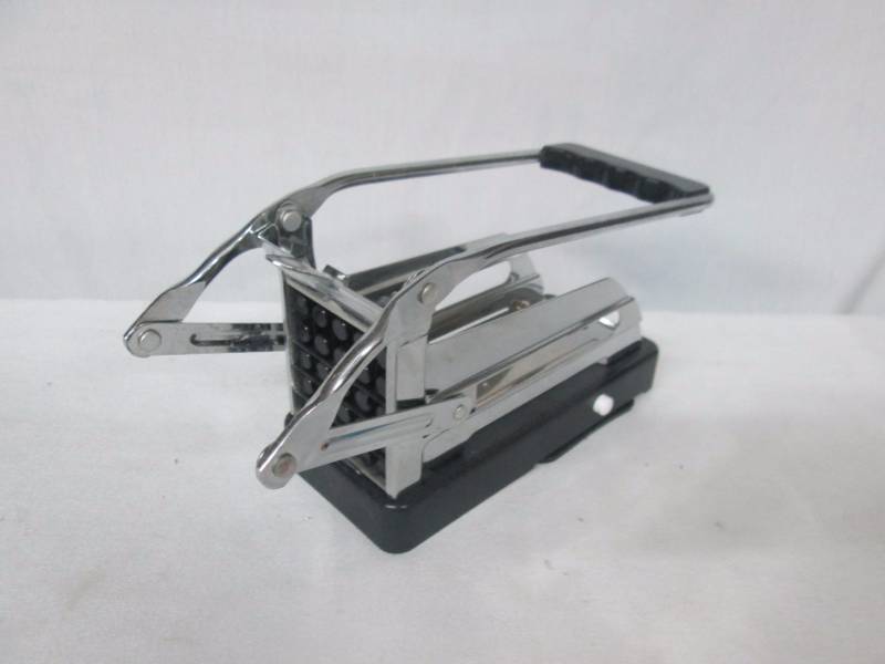 lot 84 image: Starfrit French Fry Cutter
