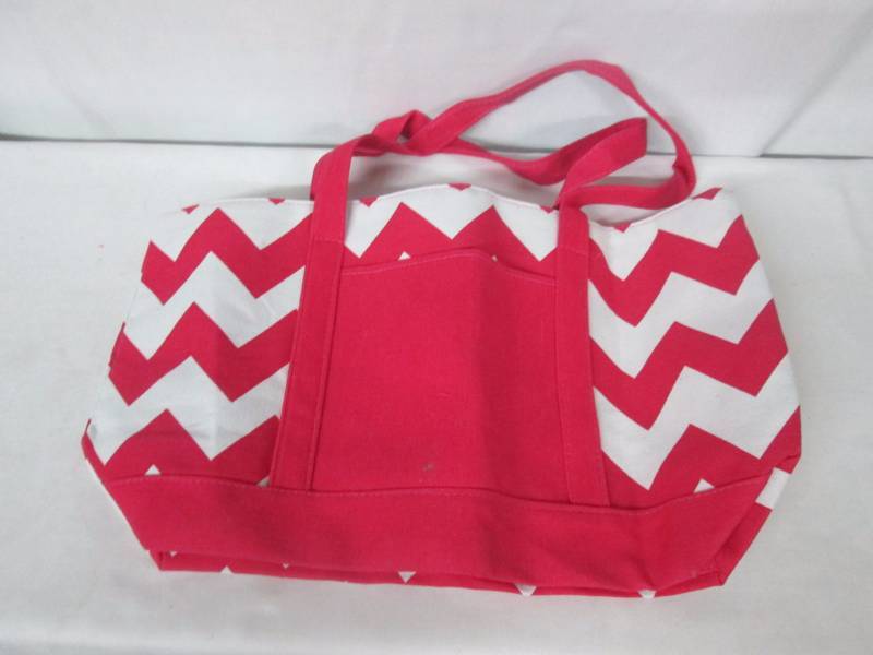 lot 100 image: Pink and White Tote