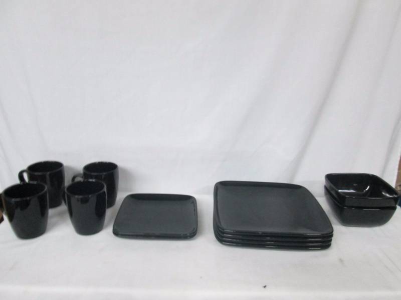lot 69 image: Alcove Square Dinnerware Set