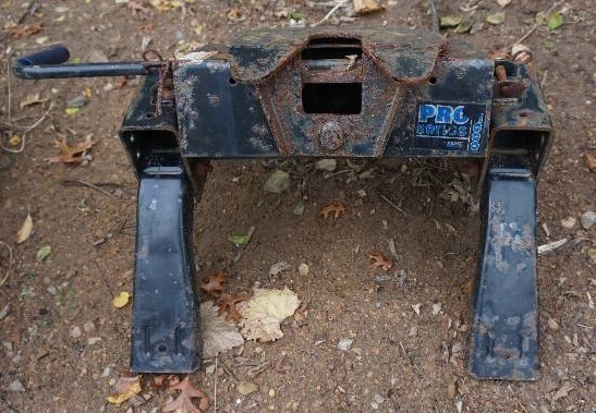 lot 6 image: Reese Pro Series 5000 Pick Up Truck Bed 5th Wheel Hitch