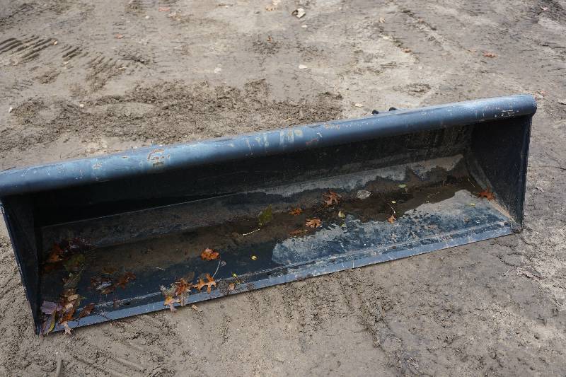 lot 9 image: Made In USA For Bobcat Brand 68 Tractor Loader Back Hoe Material Handling Bucket