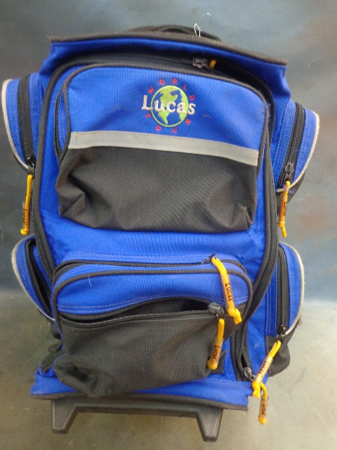 lot 37 image: Travel Bag