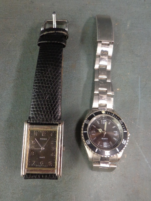 lot 14 image: Pulsar & Quartz Watch