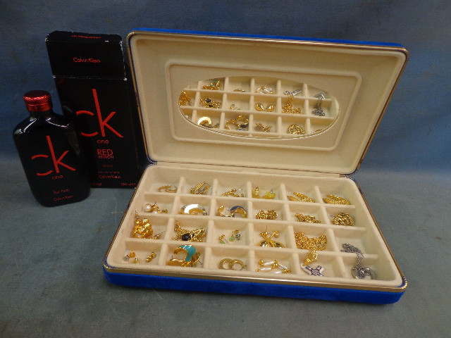 lot 25 image: Jewelry