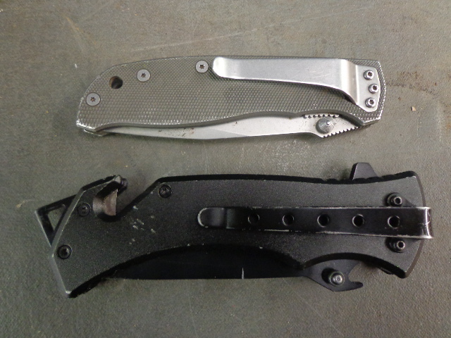 lot 58 image: 2 Knives