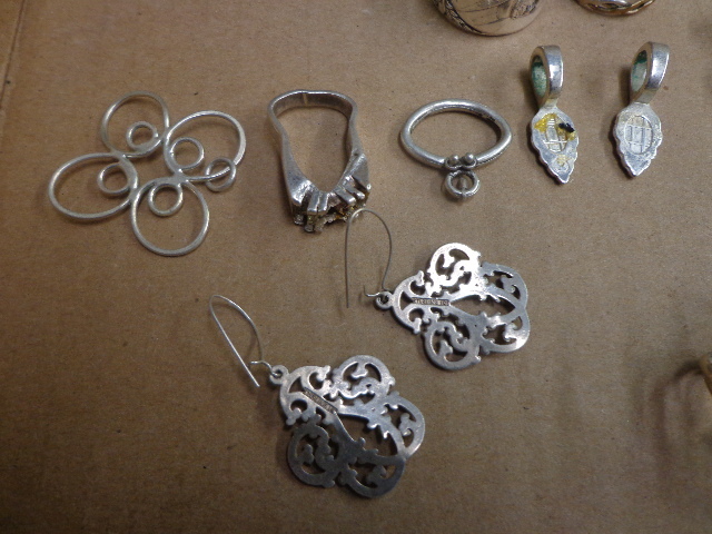 lot 68 image: Silver Jewelry