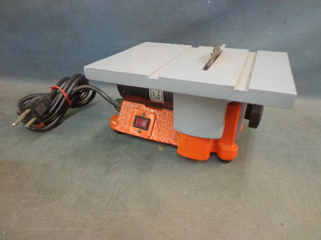 lot 69 image: Mini Table Saw