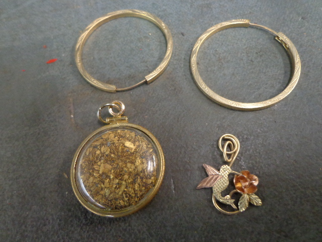 lot 72 image: Jewelry