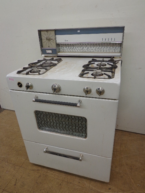 lot 122 image: Deluxe Stove
