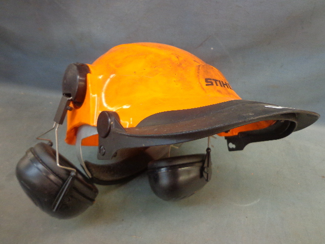 lot 137 image: Safety Helmet