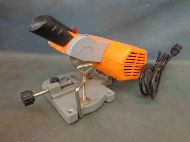 lot 138 image: Mini Cut Off Saw