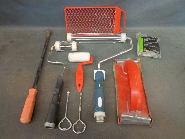 lot 143 image: Painting Supplies