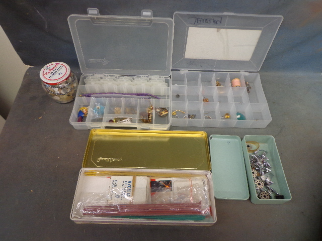 lot 151 image: Sewing Materials