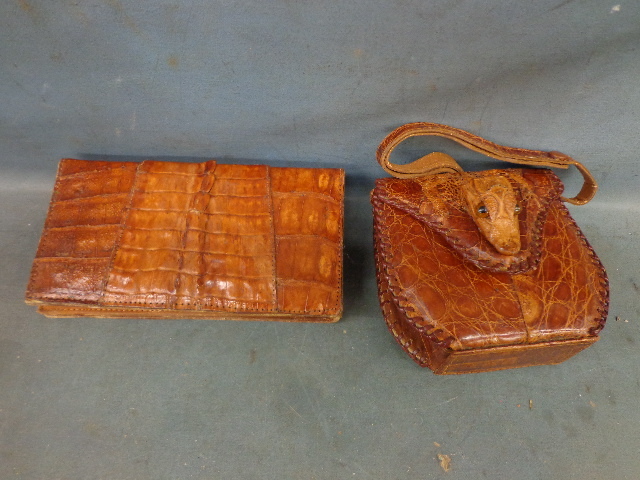 lot 214 image: Ladies Alligator Wallet & Change Purse