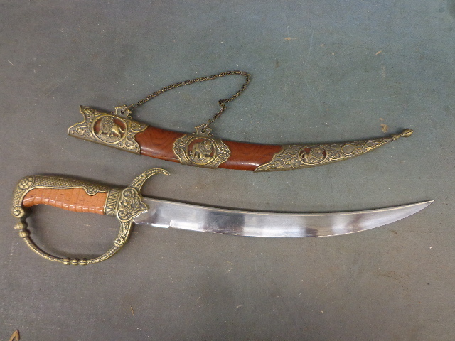 lot 219 image: 17 Dagger