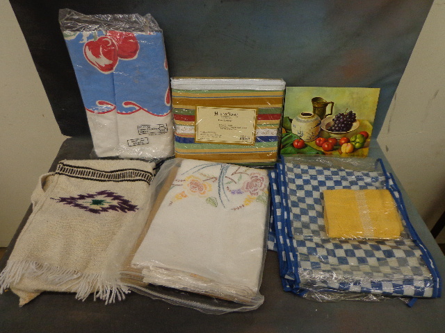 lot 225 image: Bedding, Cloth Bag & Table Clthes