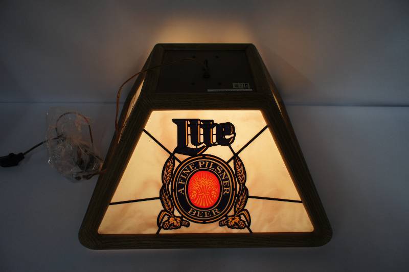 lot 3 image: Lite Beer Hanging Light