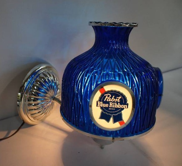 lot 5 image: Pabst Blue Ribbon Beer Lighted Sconce