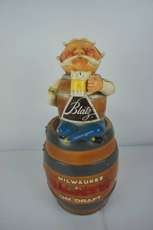 lot 19 image: Rare Blatz Chalkware Bank