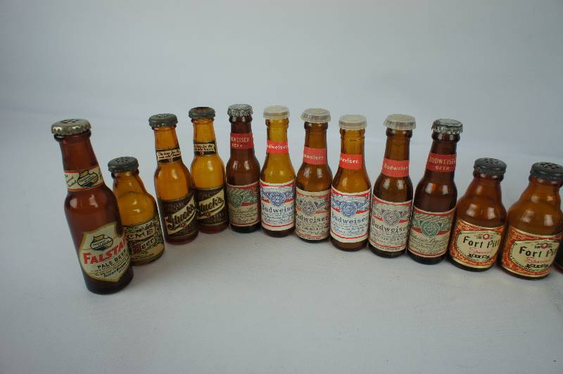 lot 24 image: Mini Salt & Pepper Shakers