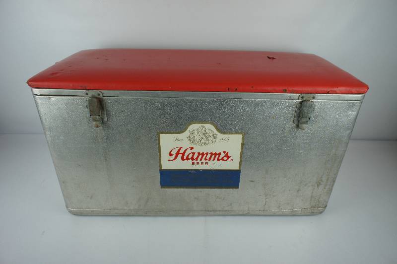 lot 25 image: Large Hamms Beer Cooler